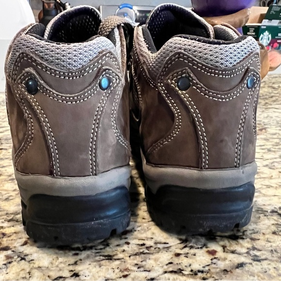 Mountain Gear Boots, size 7 - Picture 3 of 8